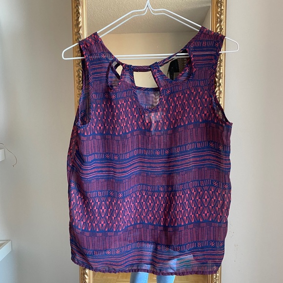 Patterned Sheer Tank - Picture 2 of 4